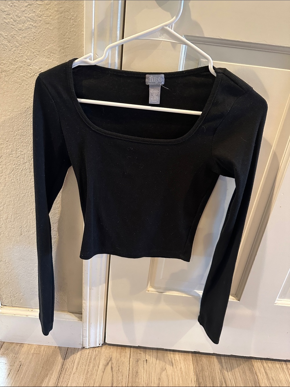 Tilly's Black Ribbed Long-Sleeve Cropped Scoop Neck Top